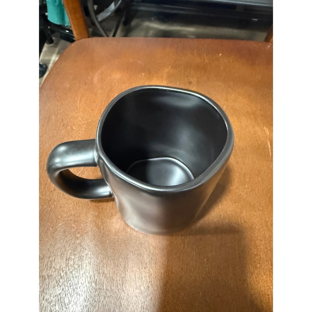 Rae Dunn Artisan Collection Class of 2024 Graduation Mug with Lid Tassel Red Bow - Picture 4 of 5